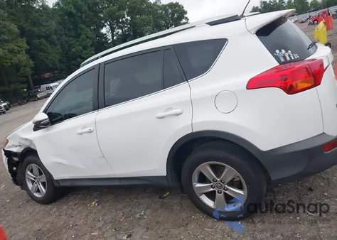 2015 Toyota Rav4 Xle z USA, uszkodzony, nr VIN 2T3WFREV2FW138001